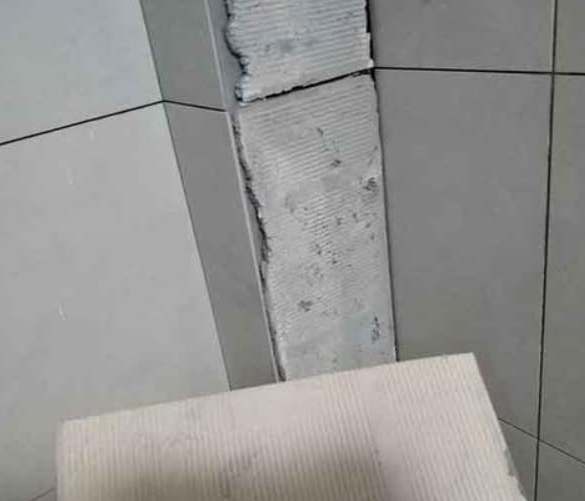合肥市瓷砖空鼓维修公司分享下厨房瓷砖脱落的补救措施。